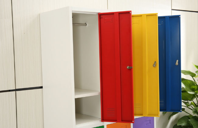 游泳館更衣柜材質(zhì)選用什么樣的好？